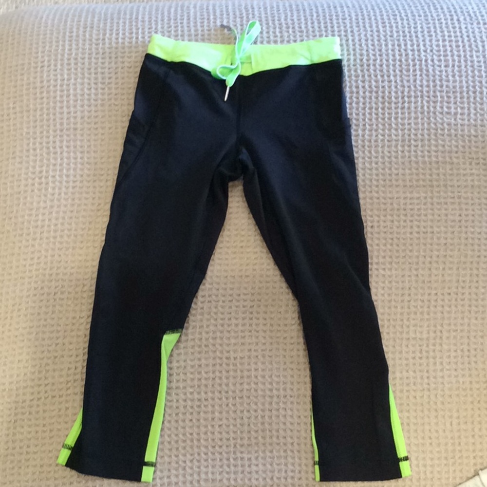 Lululemon cropped leggings black 2 never worn